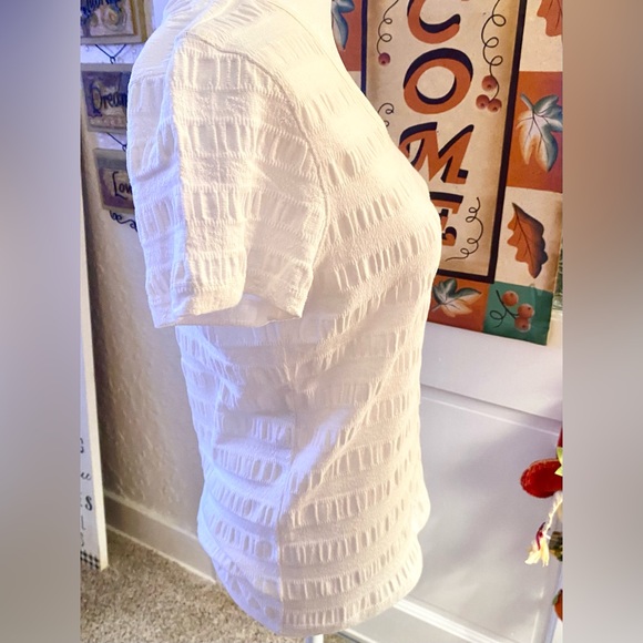 Liz Claiborne White Textured Short Sleeve V Neck Top🌼 - Picture 4 of 9